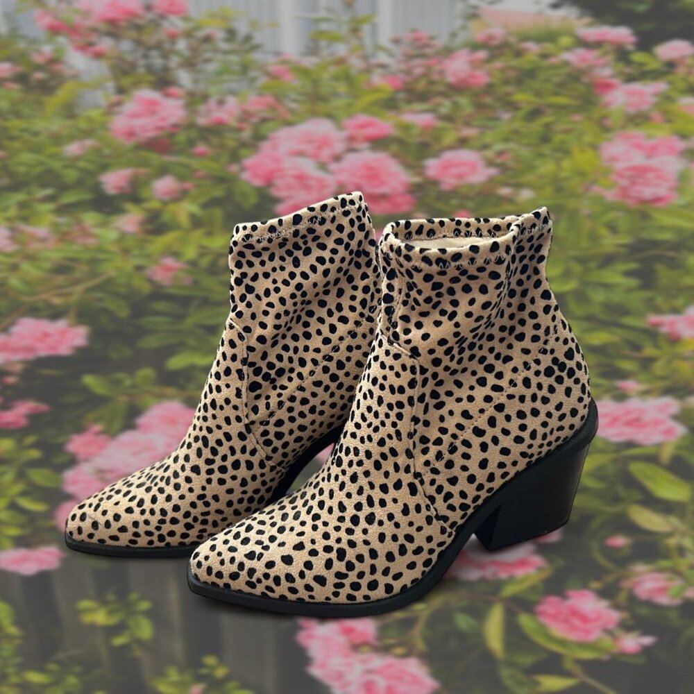 JustFab Tan and Black Leopard Print Booties – Size 7